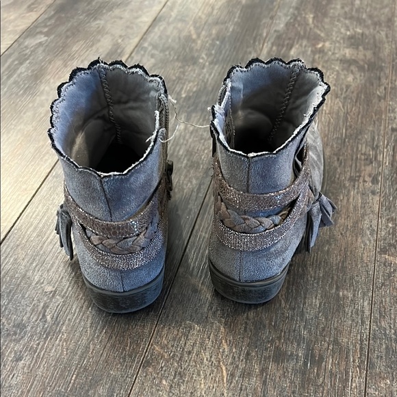 Grey/Brown Kids Boots with Braided Strap - Picture 2 of 8